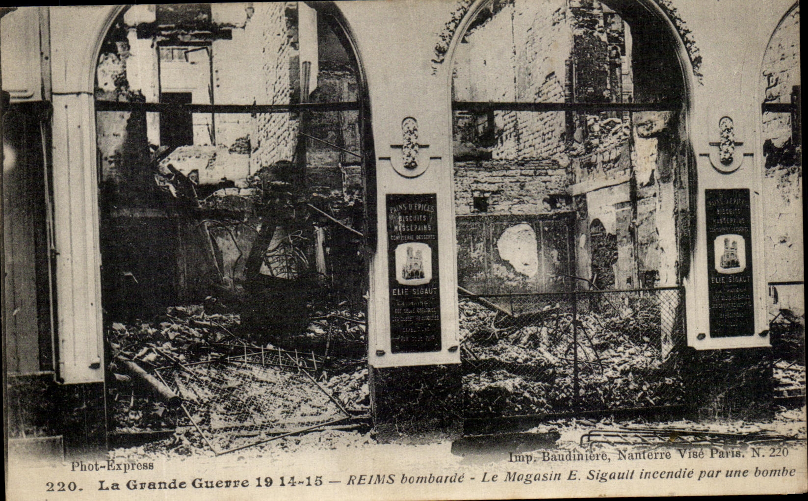 Reims — Magasin E. Sigault incendié par une bombe — Phot-Express N. 220