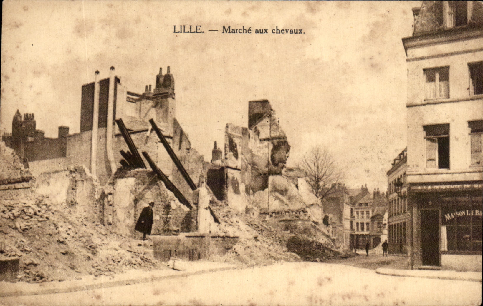 CPA Lille Marche Aux chevaux Militaria