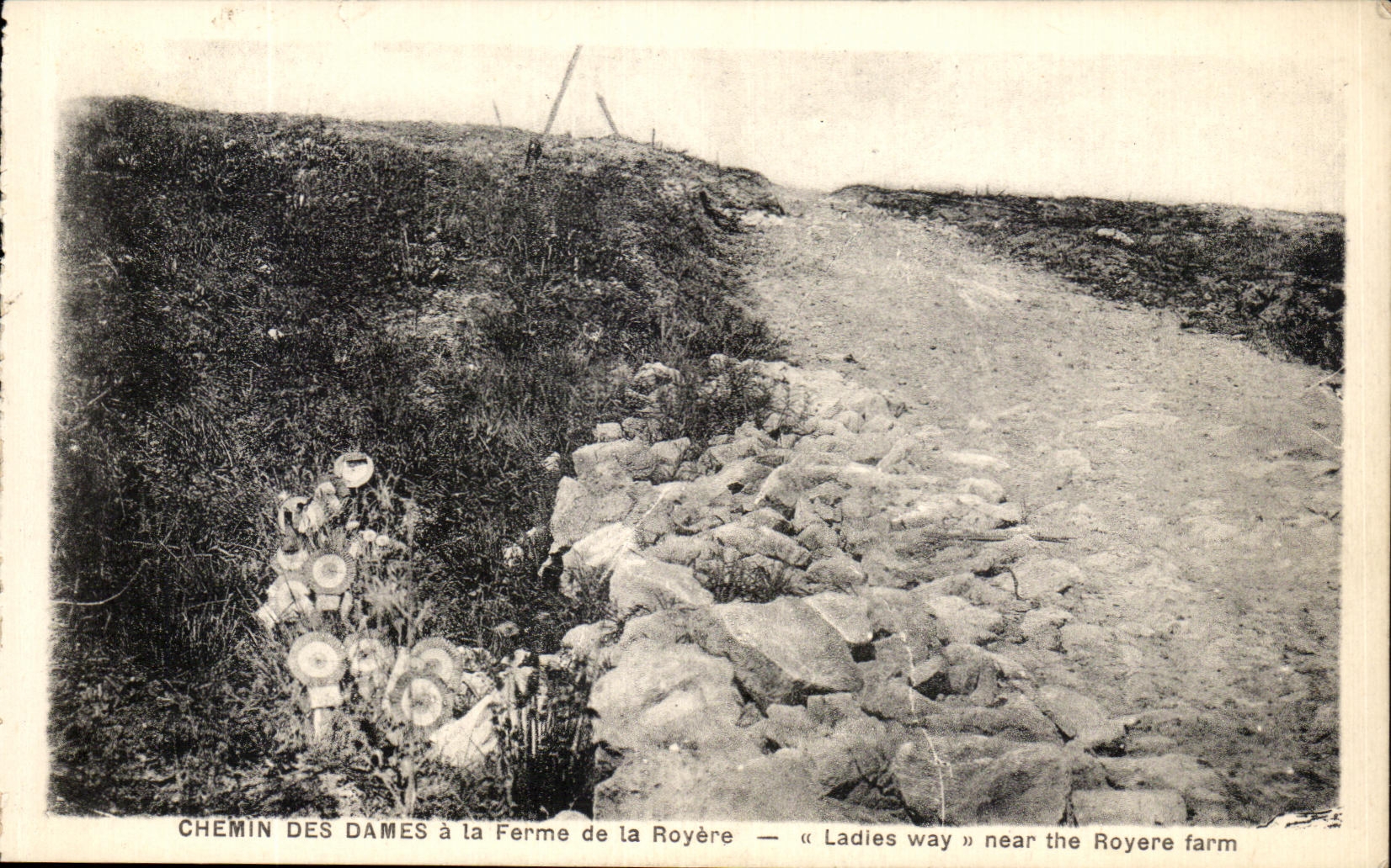 CPA Chemin Des Dames a la Ferme de la Royere Militaria