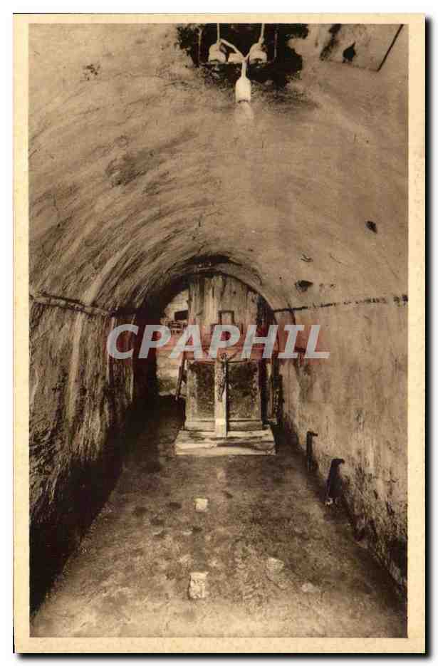 Fort de VAUX — Chapelle dans une galerie du fort — Vertu Éditions