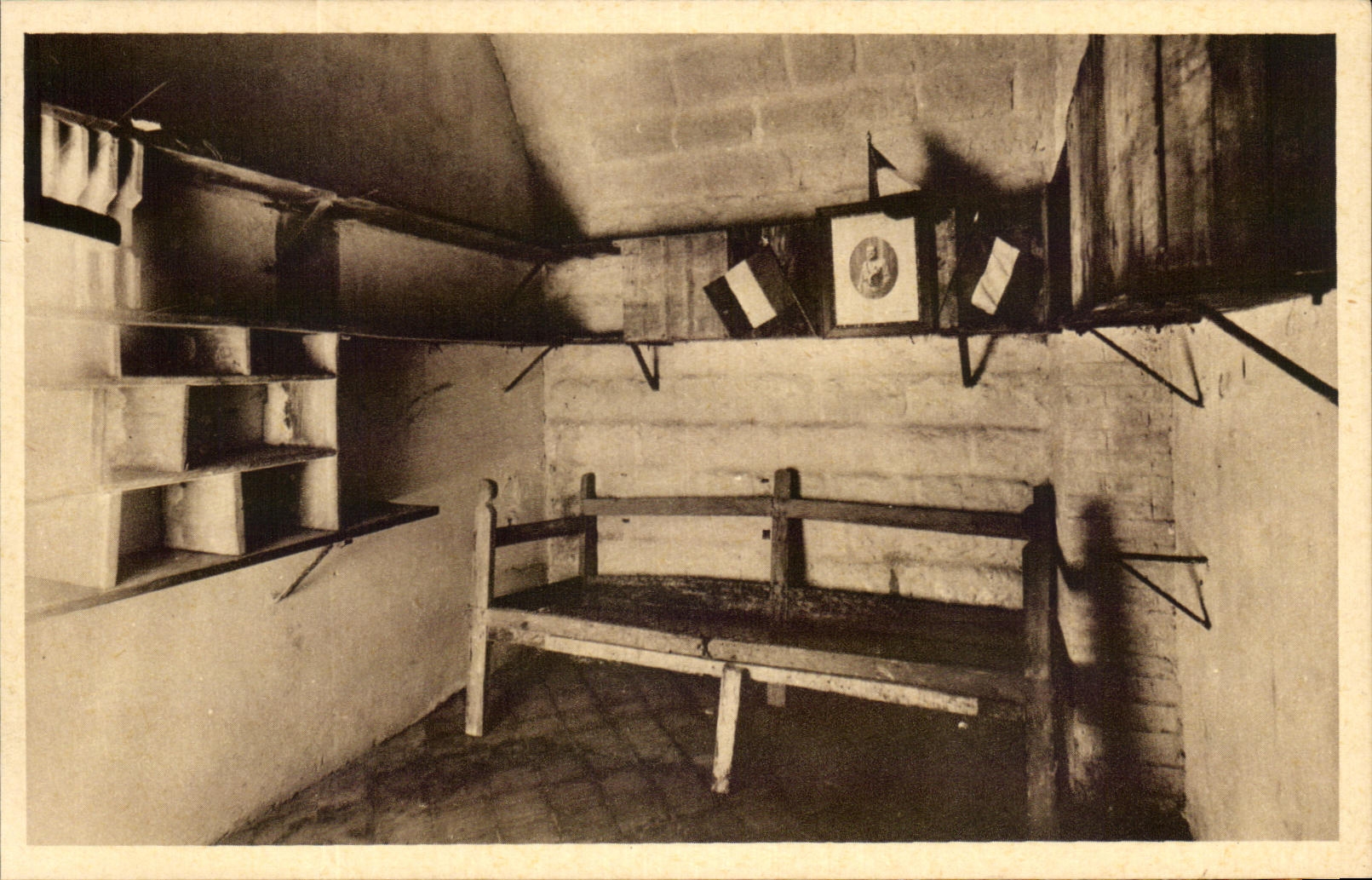 CPA Fort de Vaux Port de commandement et chambre du Commandant Raynal Militaria