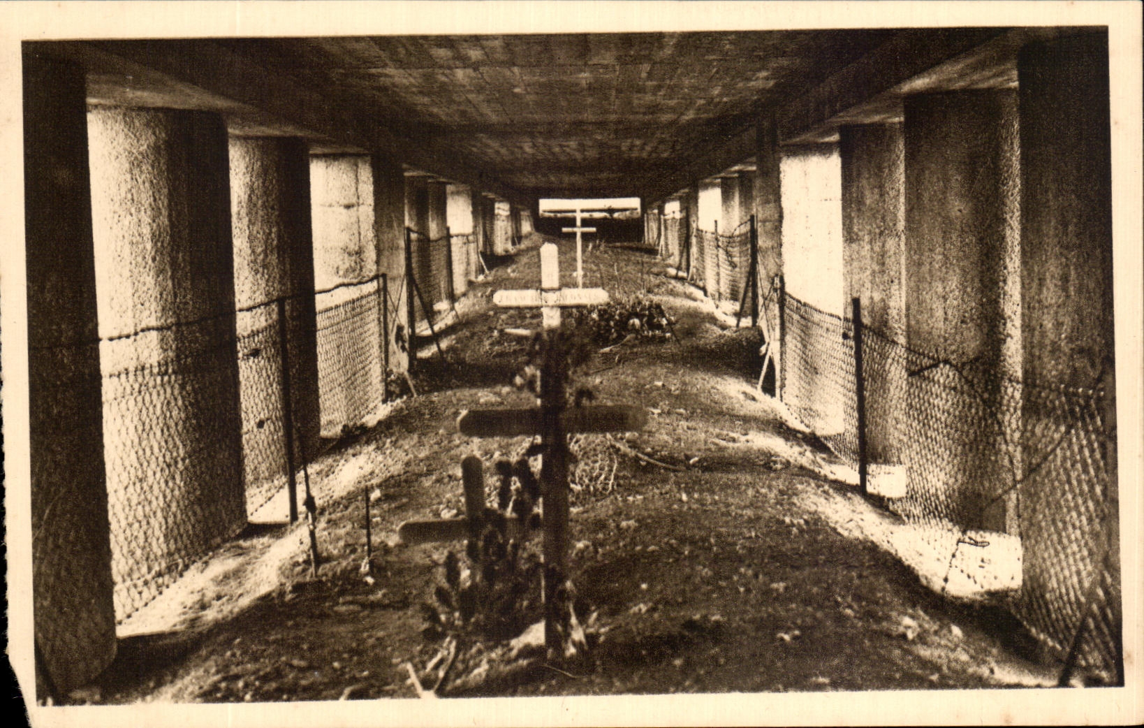 Tranchée des Baionnettes — Vue intérieure — (Ventre, architecte)