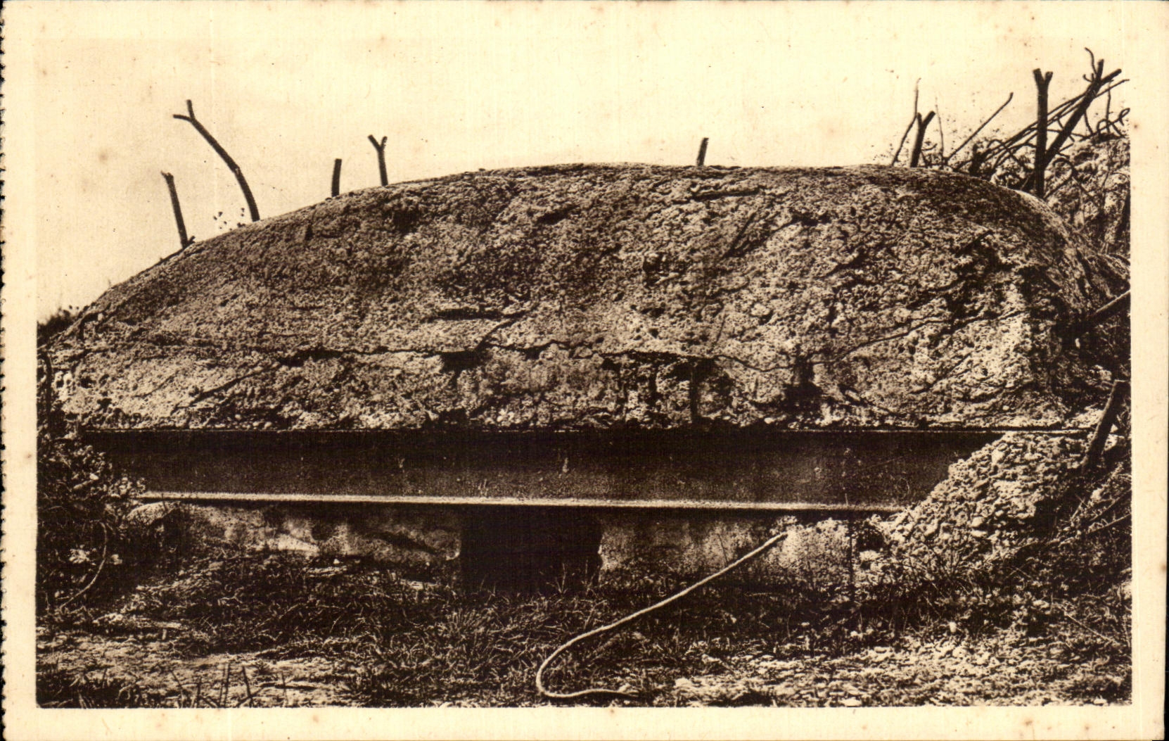 Fort de VAUX — Abri bétonné pour mitrailleuse — éditeur non visible