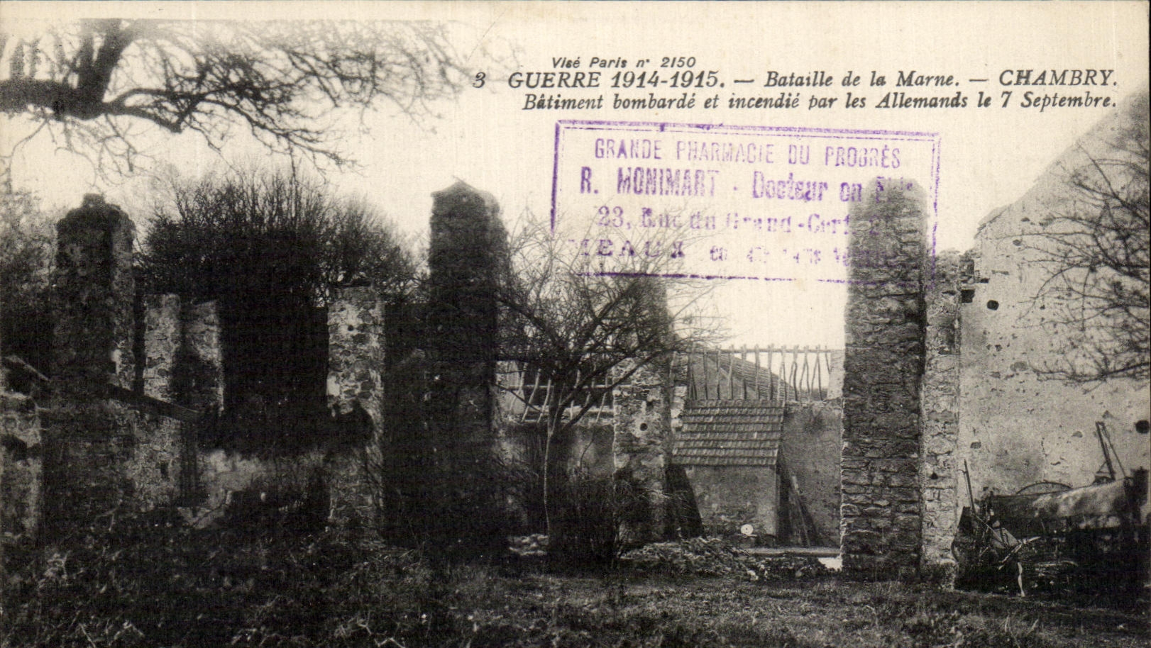 Bâtiment bombardé et incendié par les Allemands — Chambry — Grande Pharmacie du Progrès