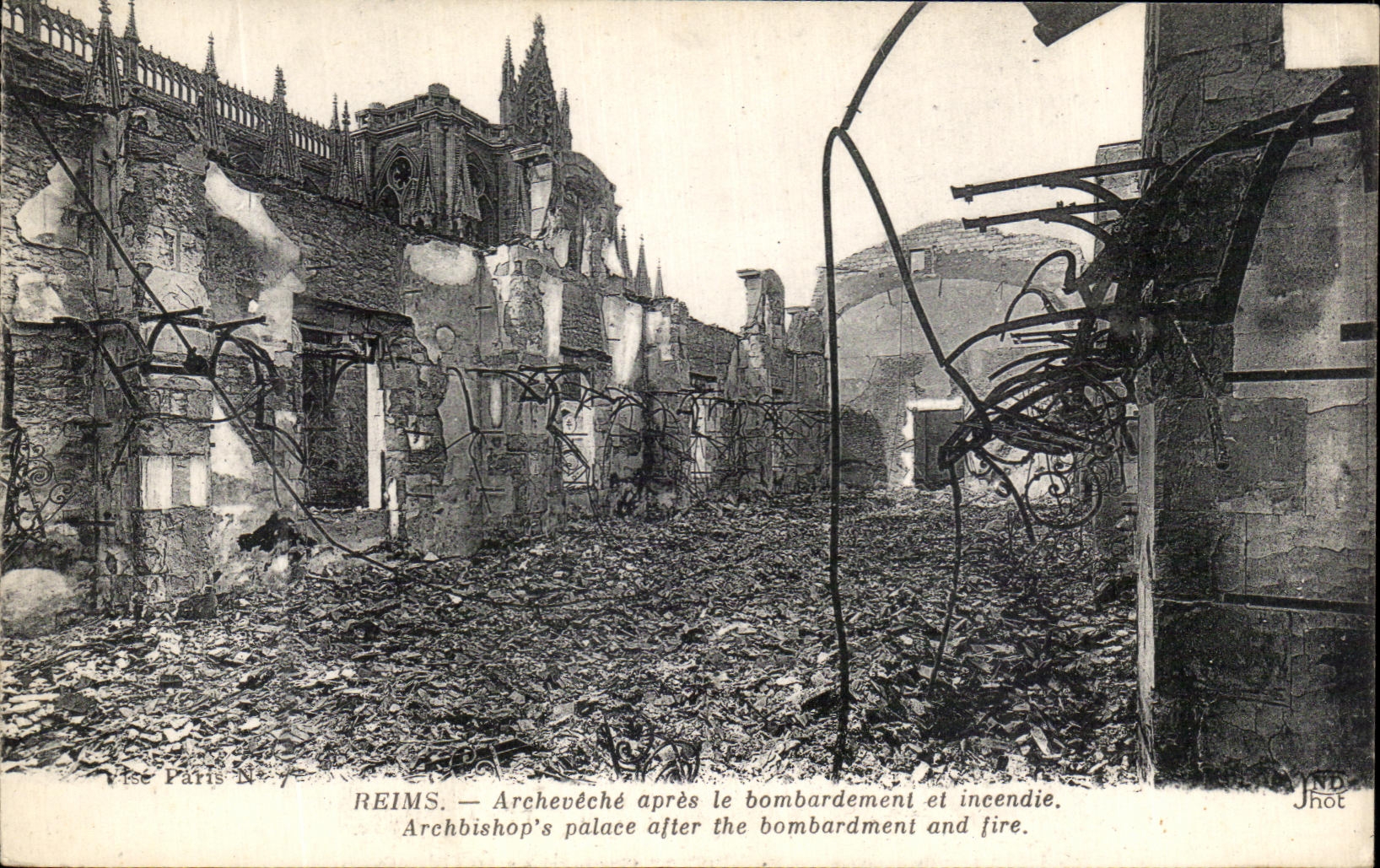Reims — Palais archiépiscopal après le bombardement et incendie — Jhot