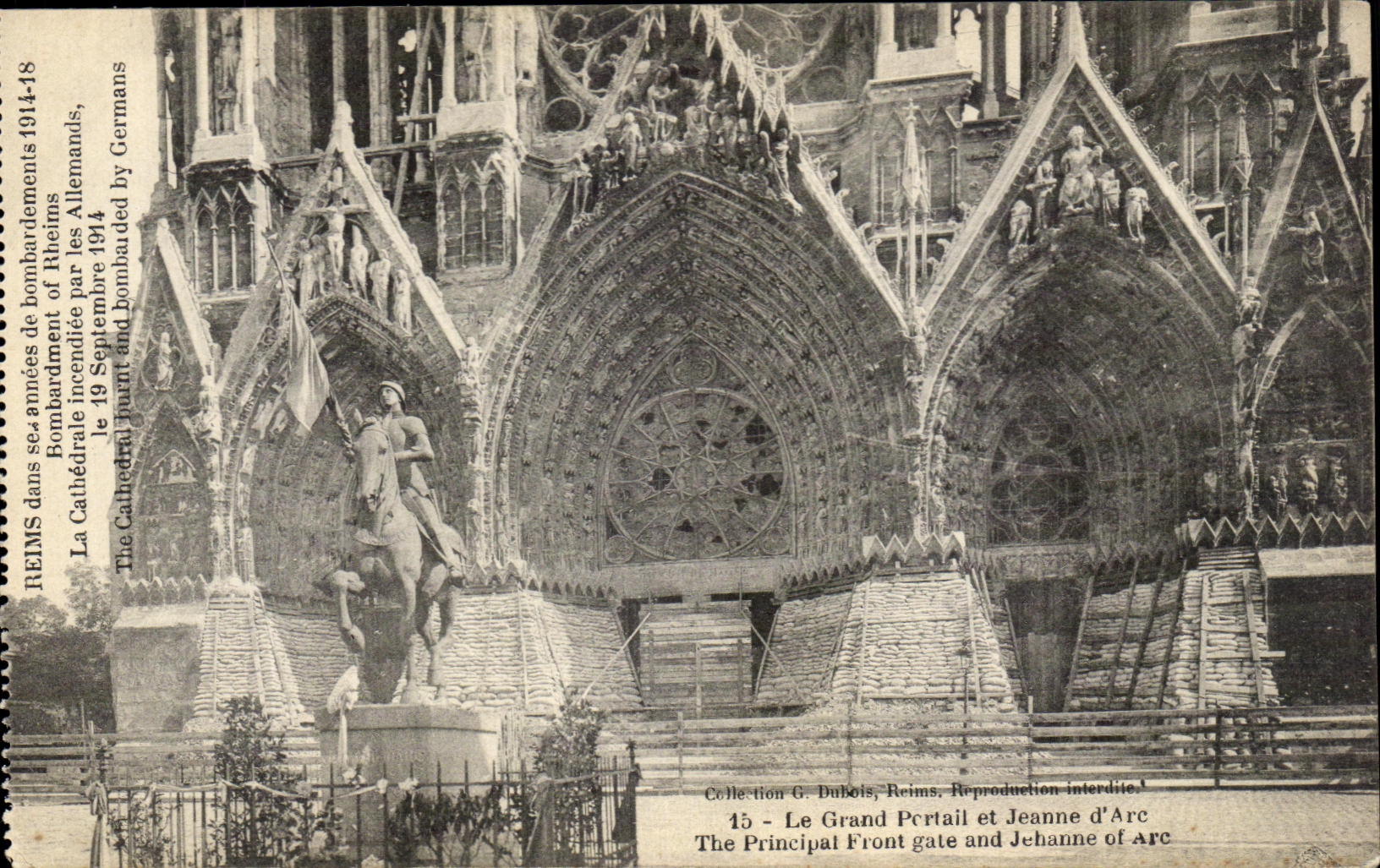 CPA Reims dans ses annees de bombardements Le grand portail et Jeanne d'arc militaria