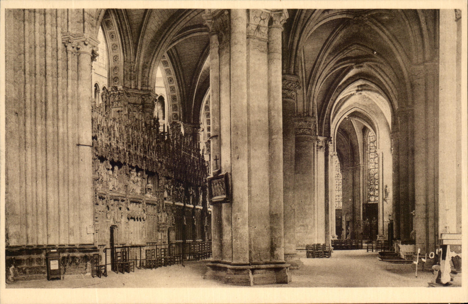 Chartres (Eure-et-Loir) — Intérieur de la Cathédrale - Le Déambulatoire — Les Éditions d'Art 'N'N' Paris