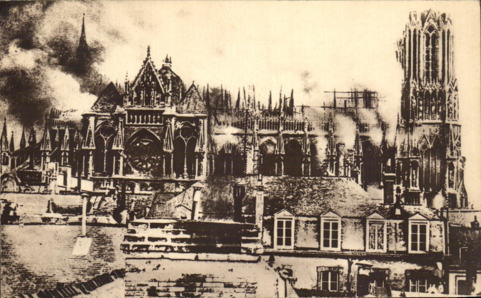 CPA Reims La Cathedrale incendiee Militaria 