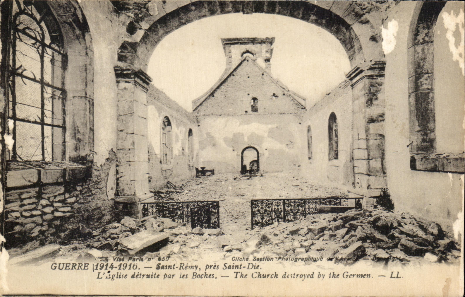 CPA Guerre Saint Remy pres Saint Die L'Eglise detruite par les Boches Militaria
