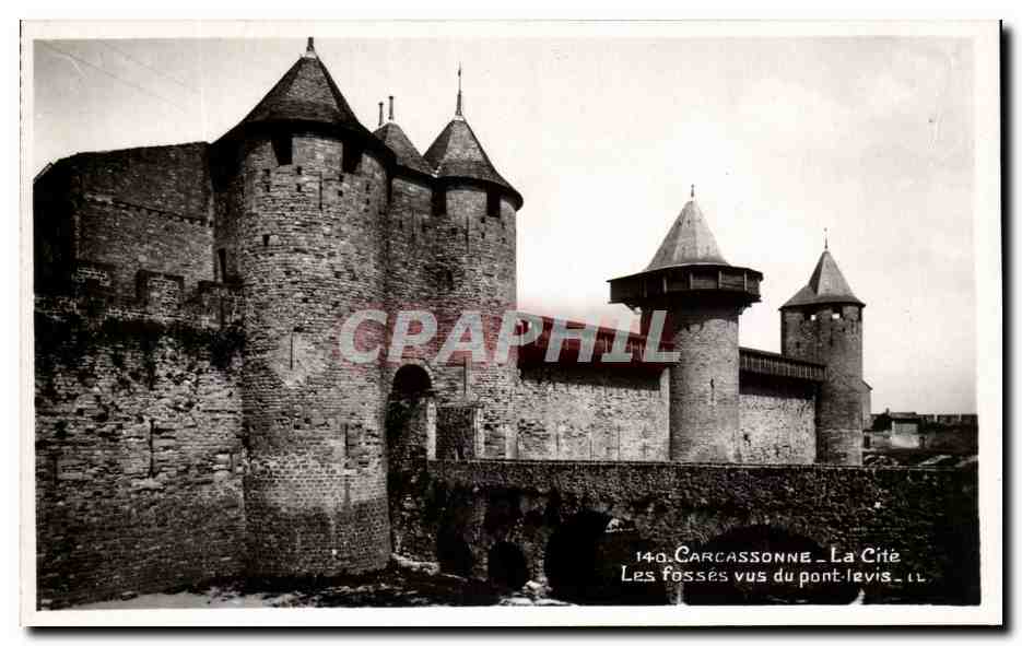 Carcassonne — La Cité — Les fossés vus du pont-levis — n°140