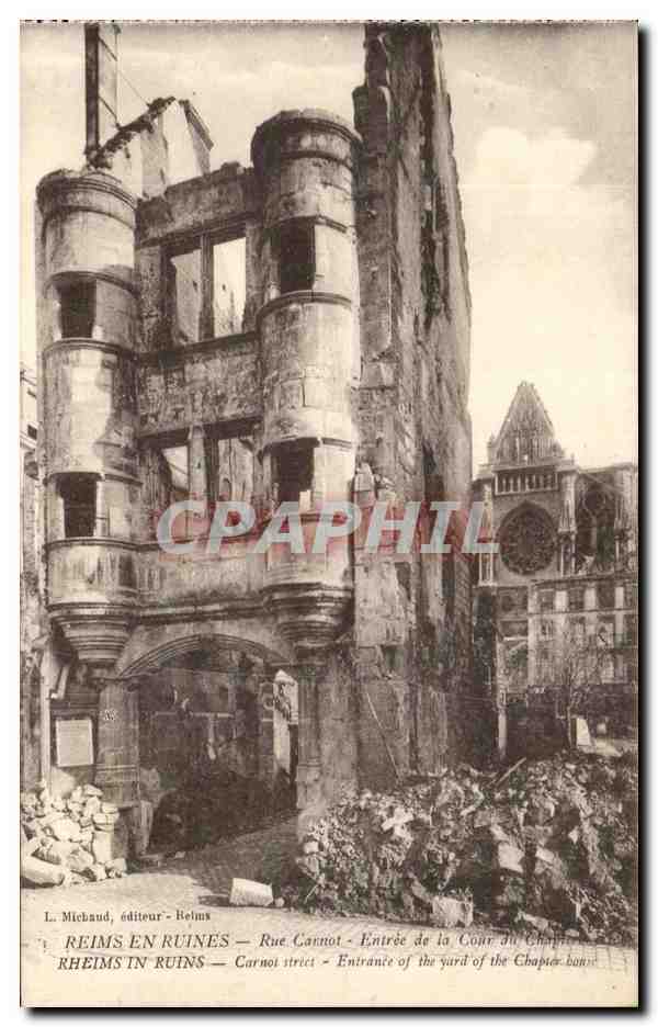 CPA Reims En Ruines Rue Carnot Entree de la Cour du Chapitre Militaria