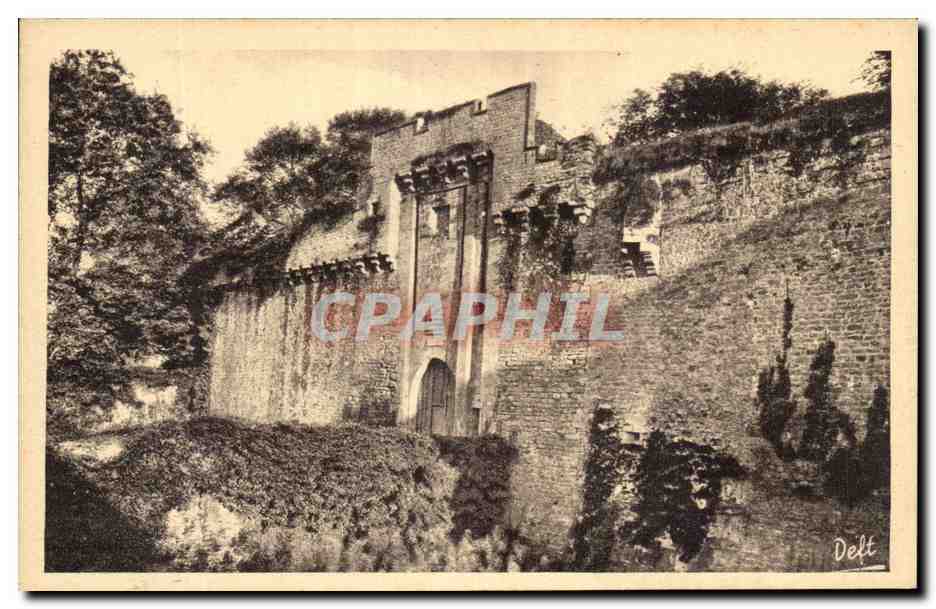 CPA Clisson en Flanant Entree Principale du Chateau