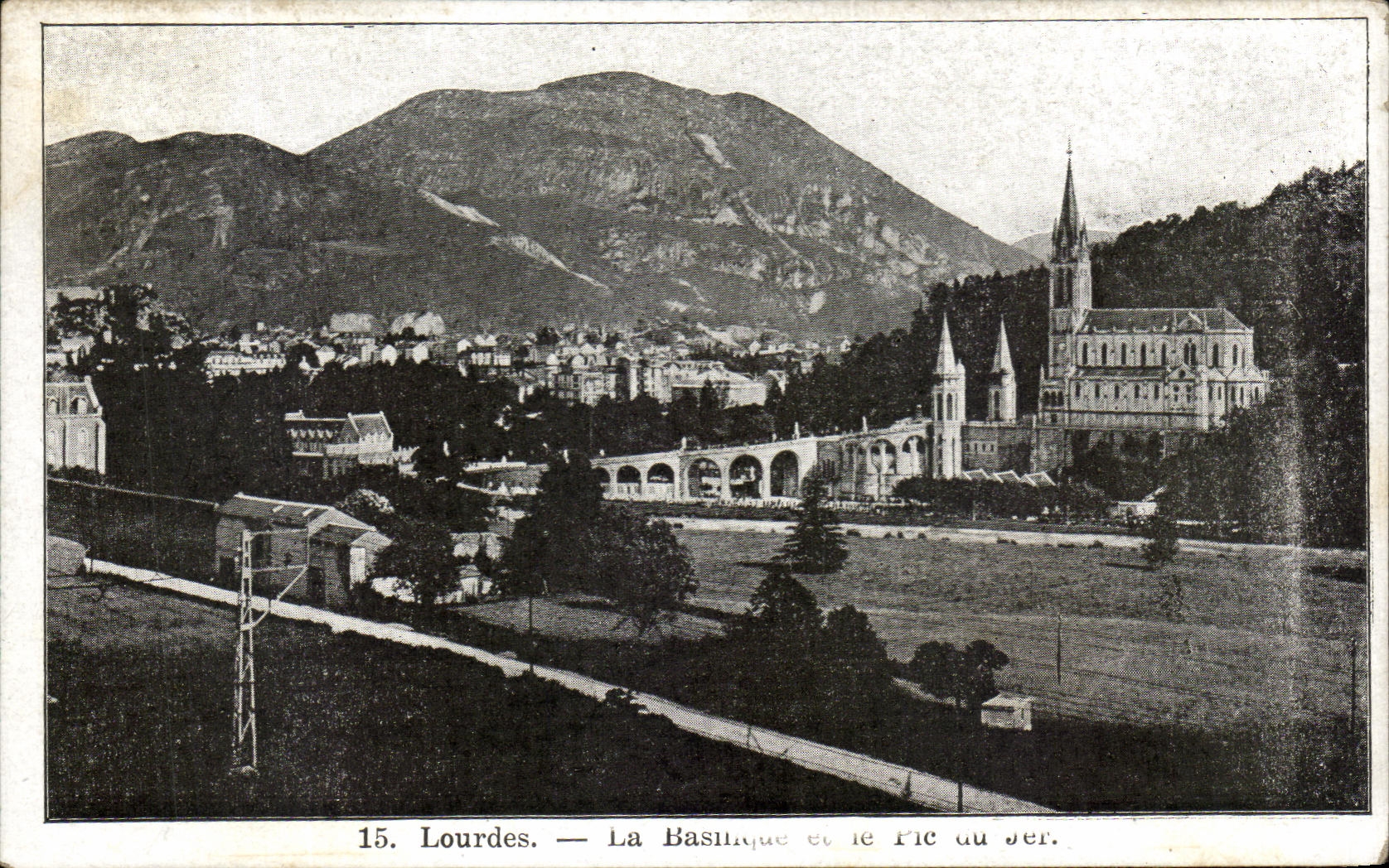 CPA Lourdes La Basilique le Pic du Jer