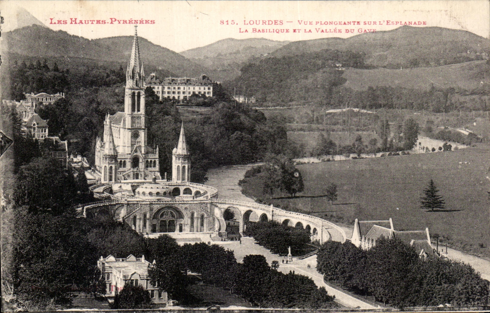 CPA Lourdes Vue Plongeante Sur l'esplanade