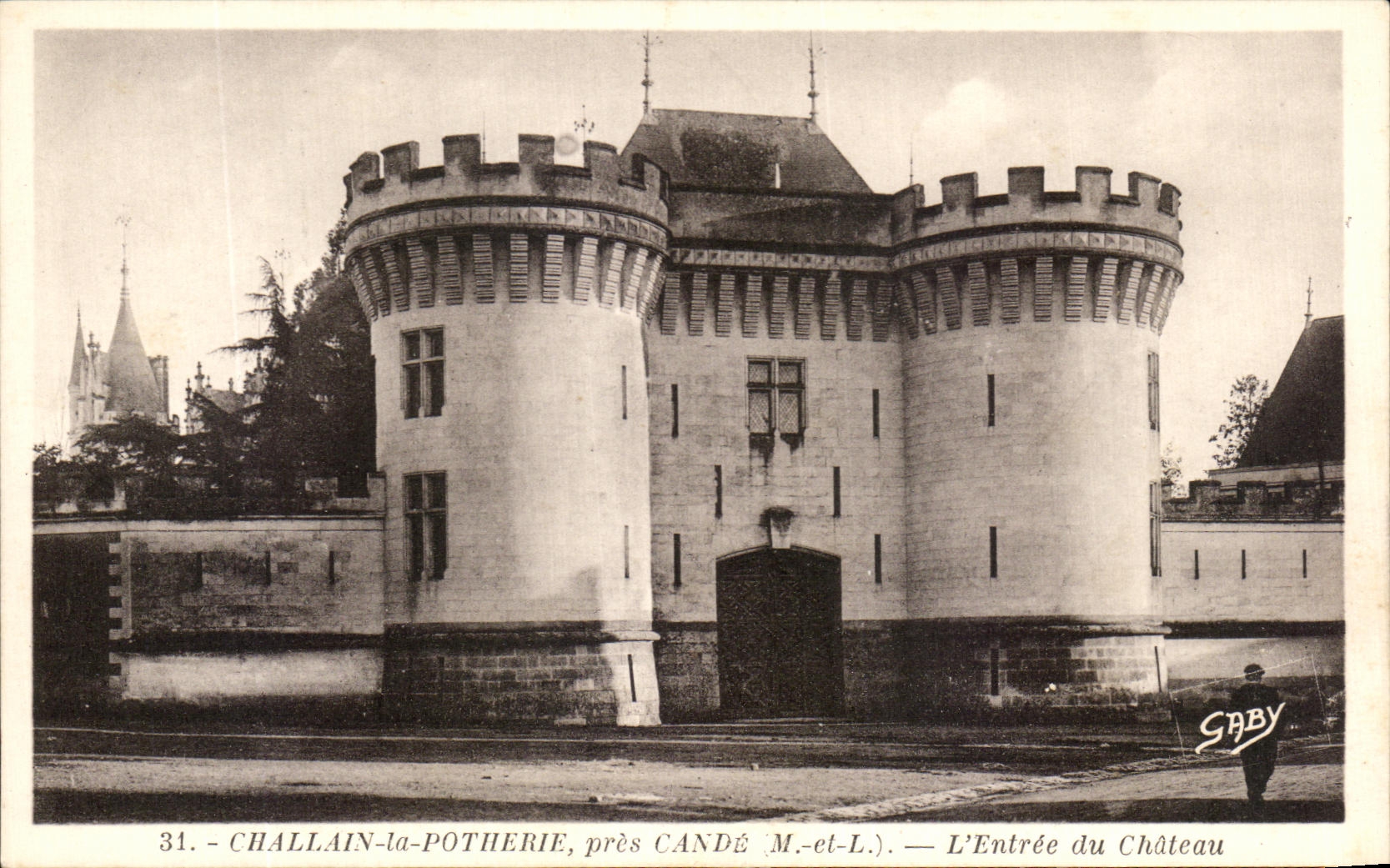 CPA Challain La Potherie Pres Cande L'Entree du Chateau