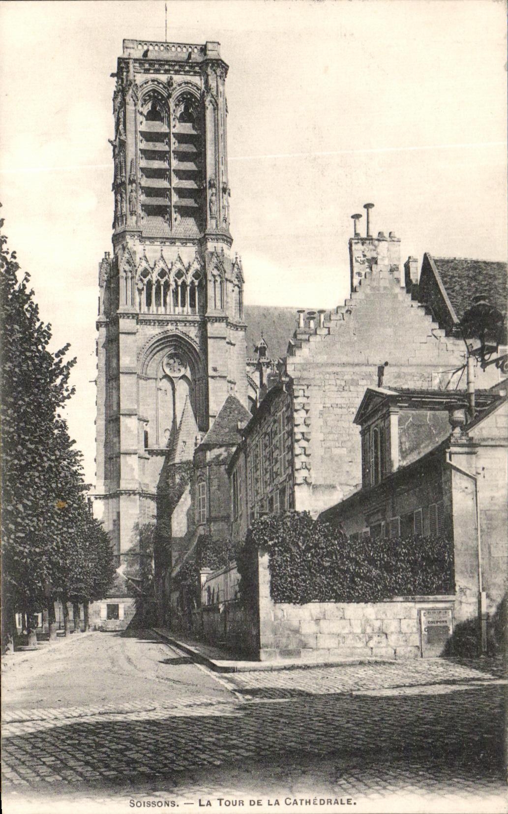 CPA Soissons La Tour De La Cathedrale