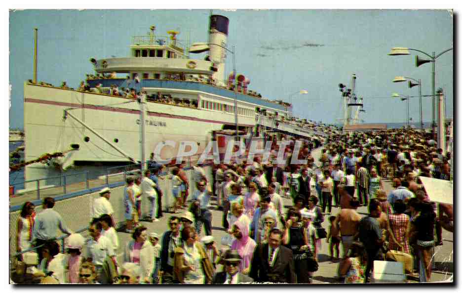 Catalina — Arrivée à Avalon — Photo couleur par Geo. E. Watson