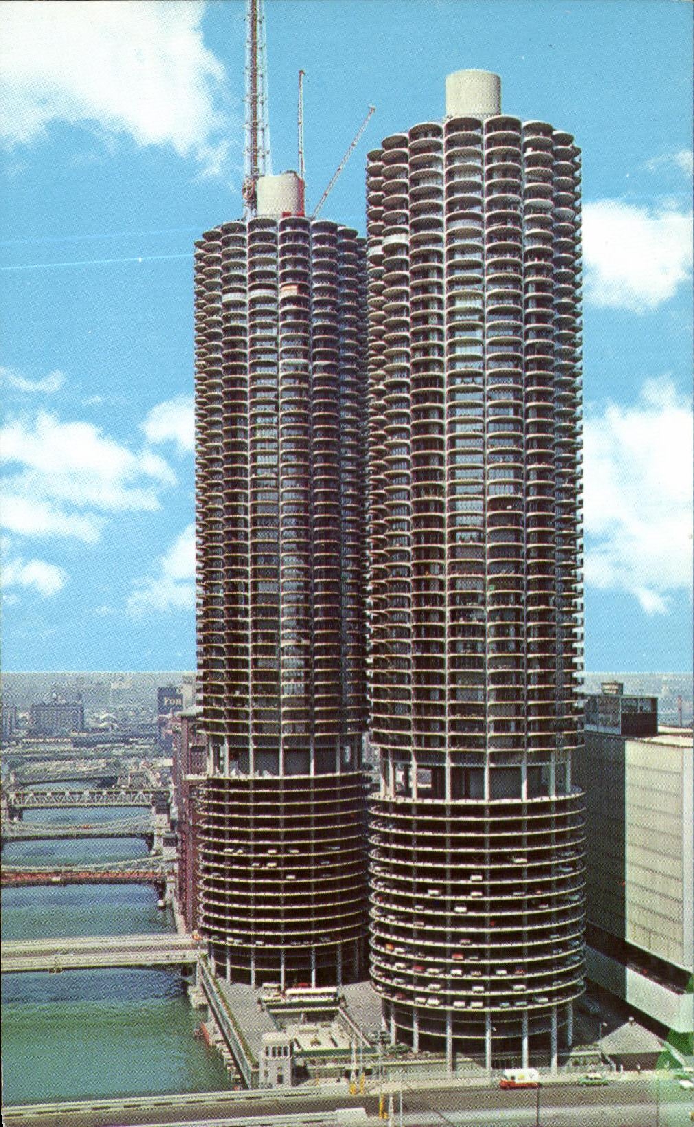 CPM Marina City Chicago Illinois Looking est along the Chicago River At the right