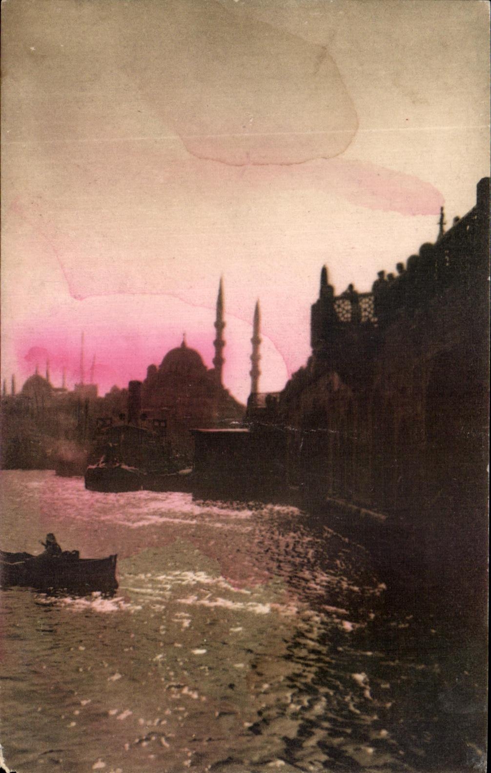 CPA Le Coucher du soleil sur Stamboul La Mosquee yeni Djami et le nouveau pont Turquie