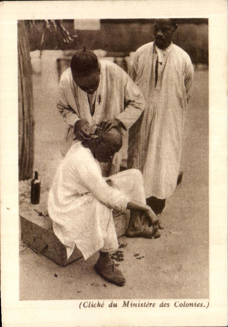 CPSM Afrique Occidentale Francaise Un Barbier Indigene Coiffeur