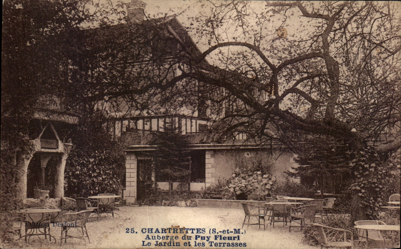 Chartrettes (S.-et-M.) — Auberge du Puy Fleuri, Le Jardin et les Terrasses — Édition Destont