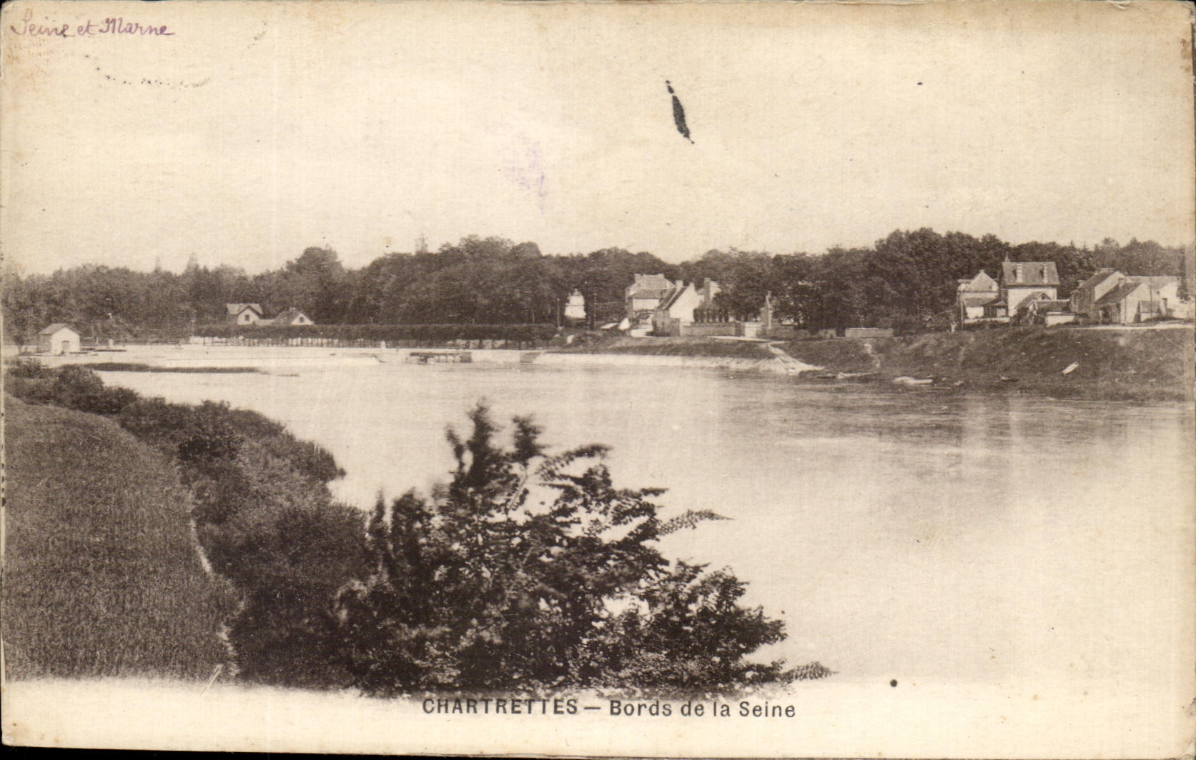 CPA Chartrettes Les Bords de la Seine