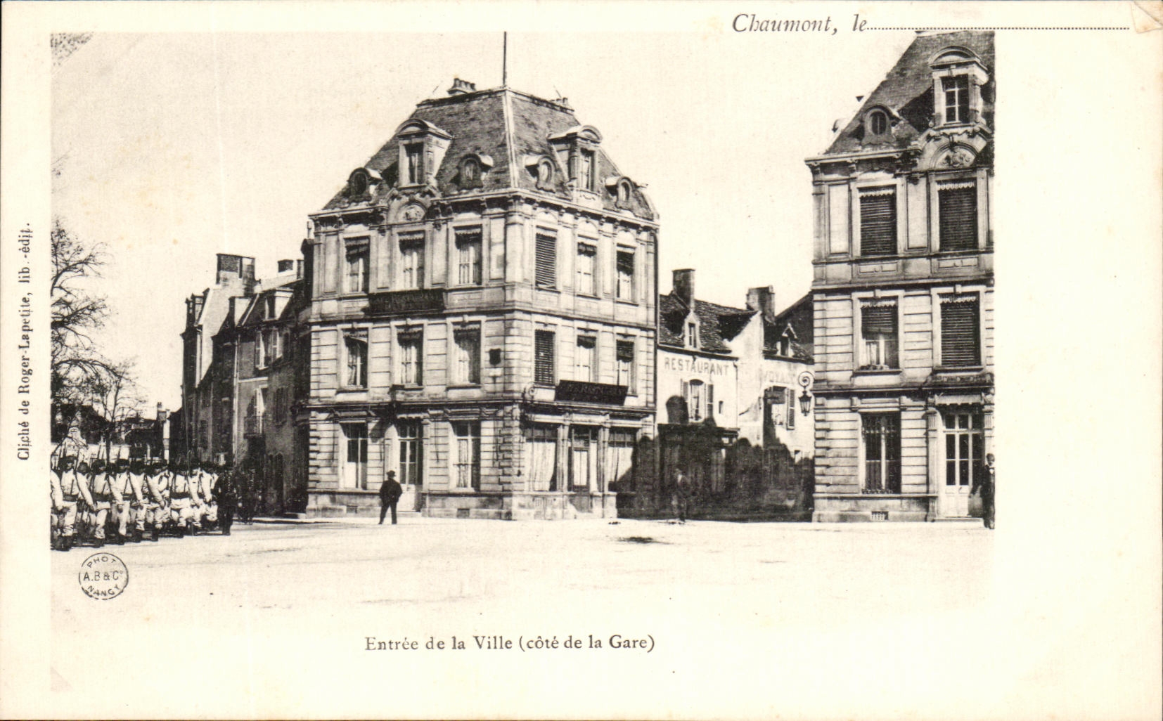 CPA Chaumont Le Entree de la Ville Cote de la gare Militaria