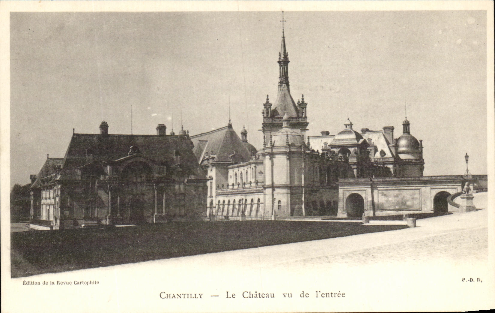 Chantilly — Ansicht des Schlosses von der Eingangseite — Ausgabe der Cartophile-Zeitschrift