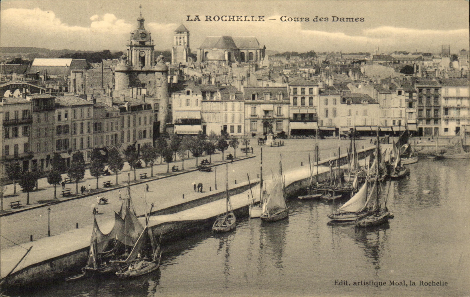CPA La Rochelle Cours des Dames Bateaux