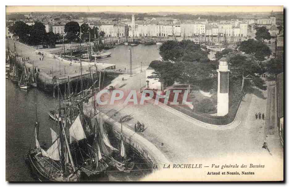CPA La Rochelle Vue Generale des Bassins Bateaux