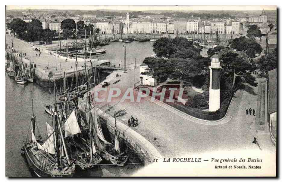 CPA La Rochelle Vue Generale des Bassins Bateaux