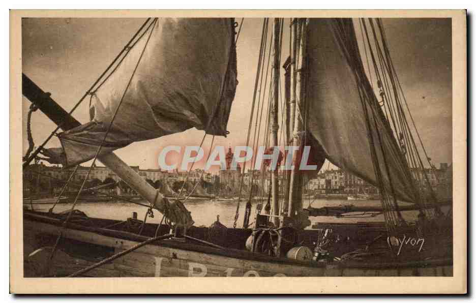 CPA La Rochelle Un Coin du Port Bateau