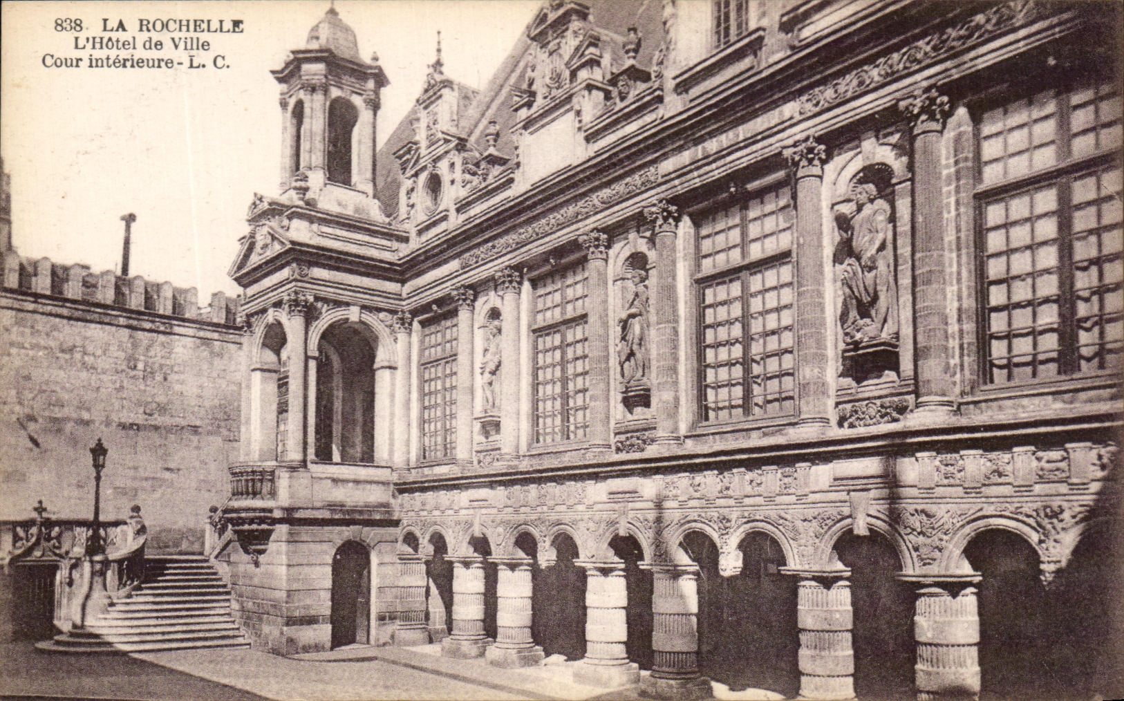 La Rochelle — L'Hôtel de Ville, Cour intérieure — L.C. n°838