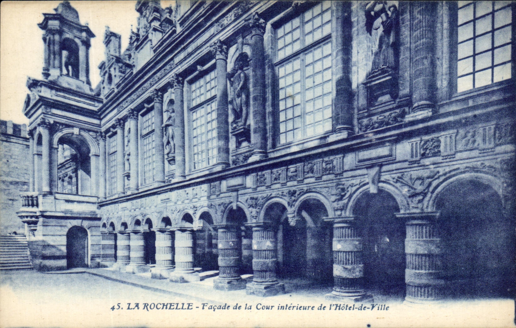 La Rochelle — Façade de la Cour intérieure de l'Hôtel-de-Ville — Artaud et Nozais, Nantes
