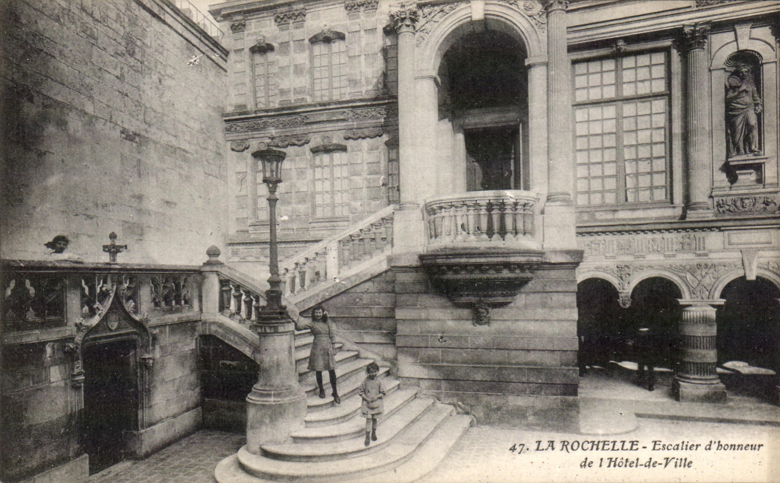 La Rochelle - Escalier d'honneur de l'Hôtel-de-Ville