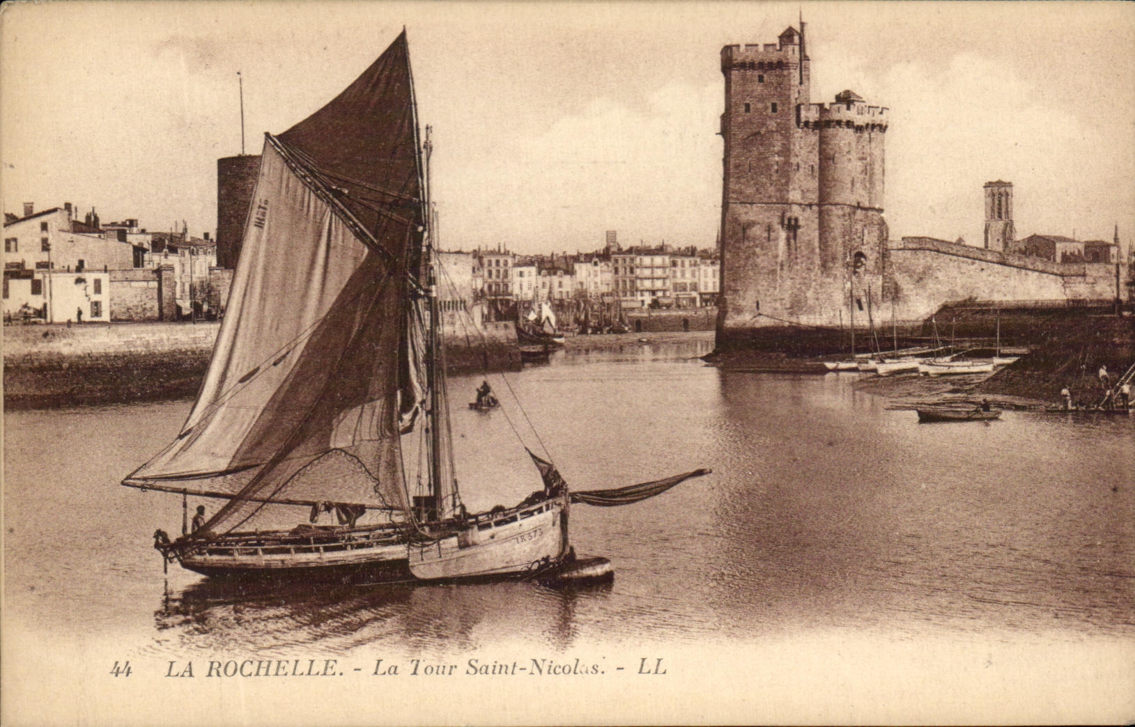 CPA La Rochelle La Tour Saint Nicolas Bateau