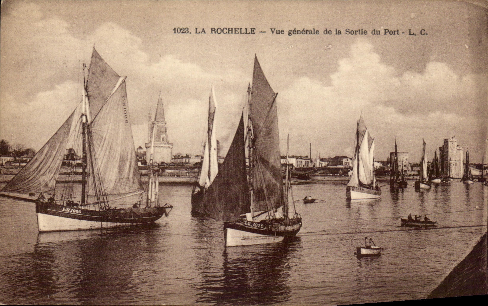 La Rochelle — Vue générale de la Sortie du Port — L. C. — n° 1023
