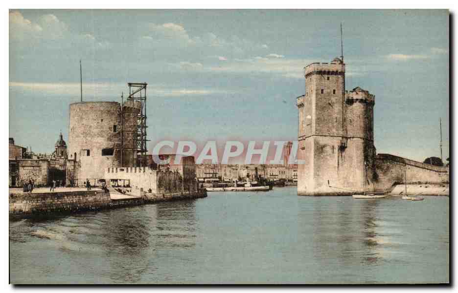CPA La Rochelle L'Entree du Port