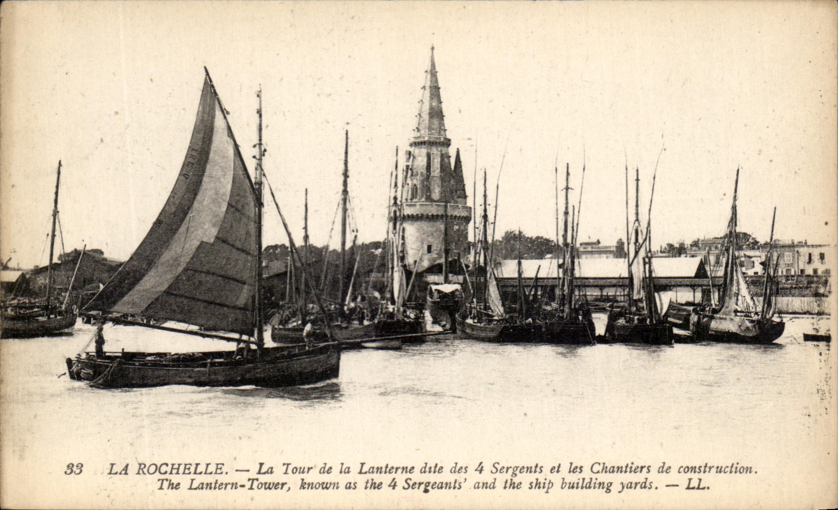 CPA La Rochelle La Tour de la Lanterne dite des 4 sergents Bateaux 