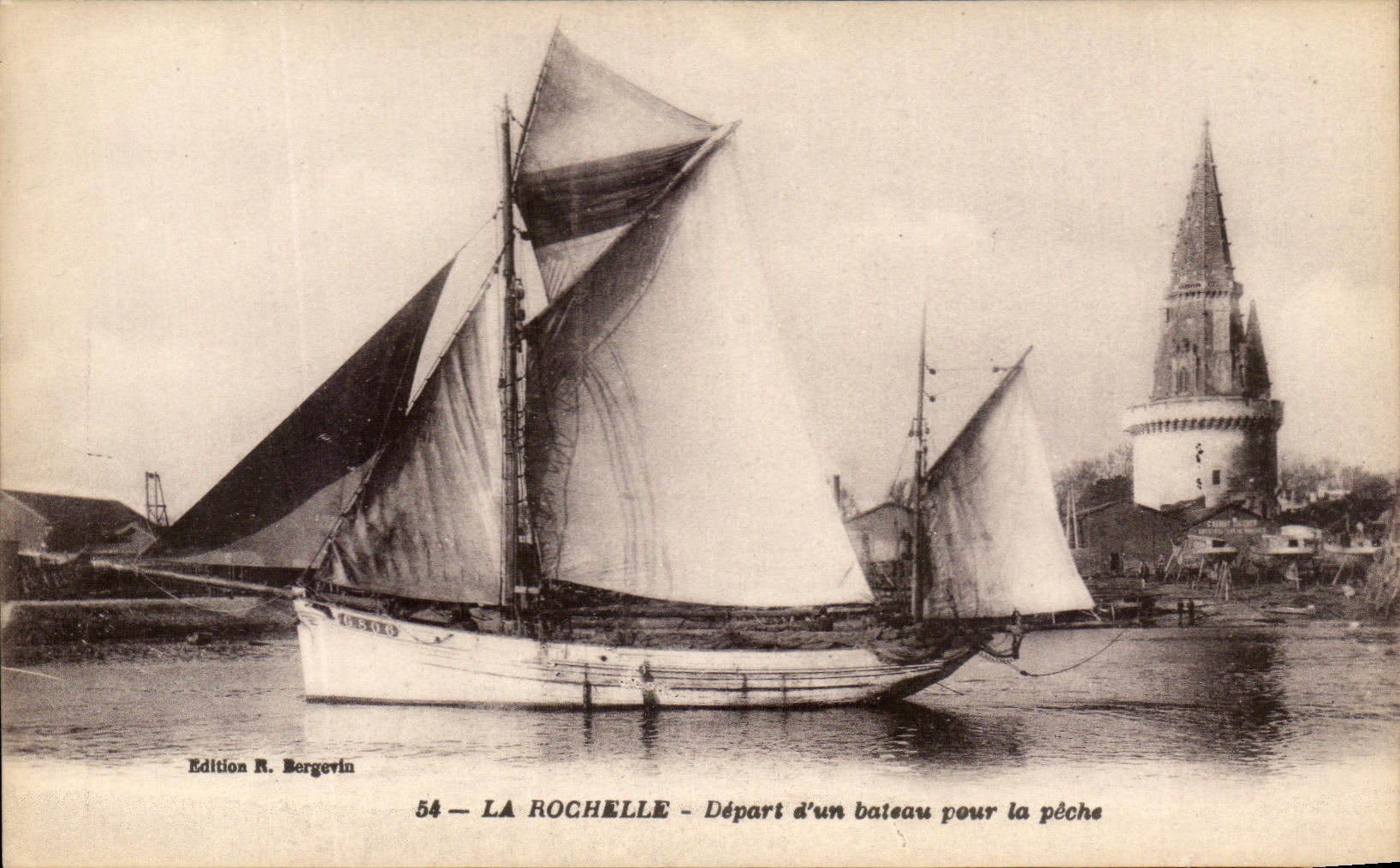 CPA La Rochelle Depart d'Un Bateau Pour La Peche