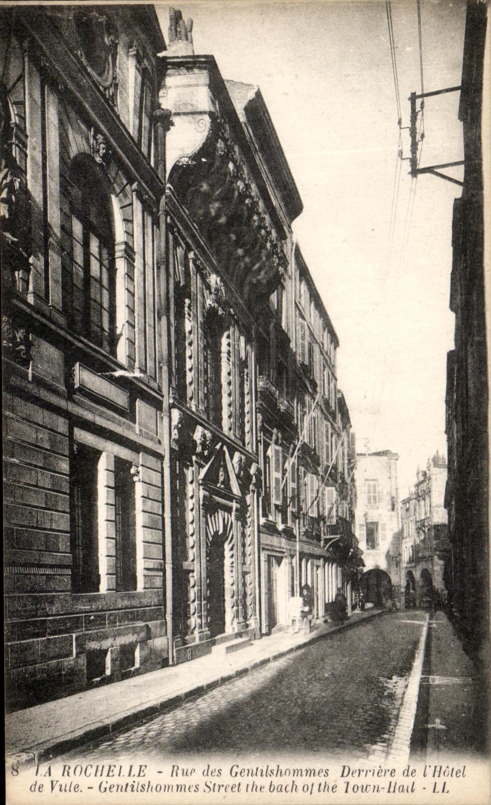 CPA La Rochelle Rue des Gentilshommes Derriere de I'Hotel de ville 