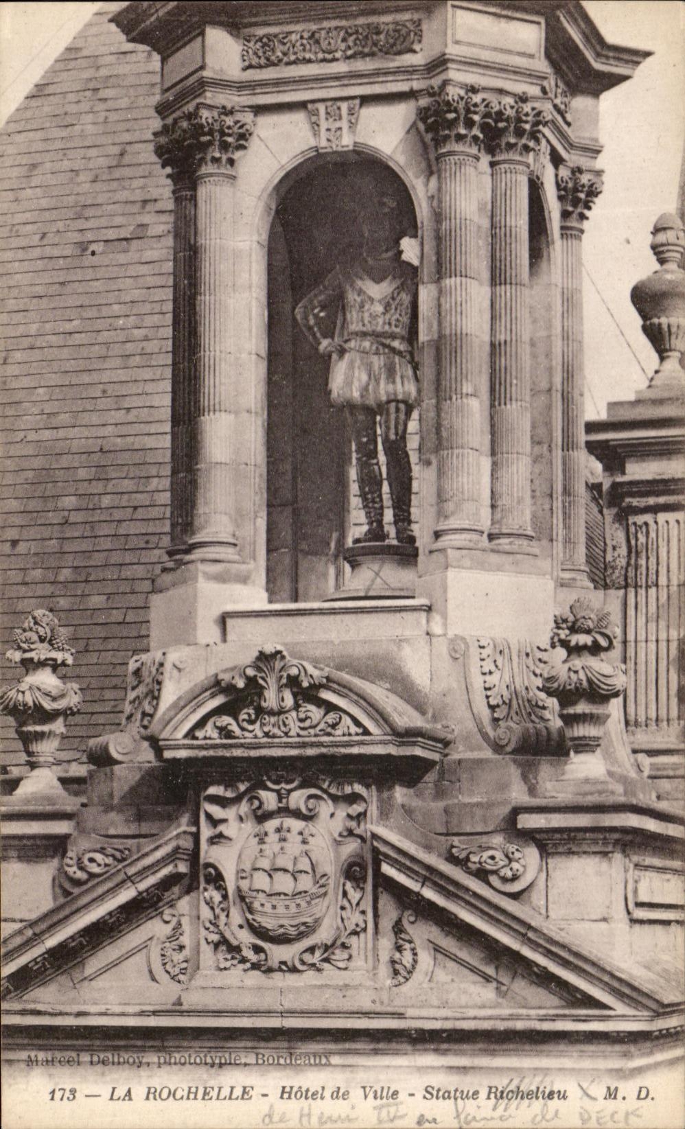 La Rochelle — Hôtel de Ville — Statue Richelieu — M. Delboy, phototype, Bordeaux