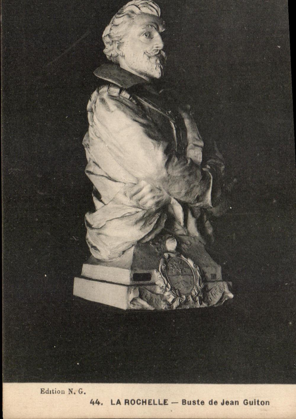 CPA La Rochelle Buste de Jean Guiton