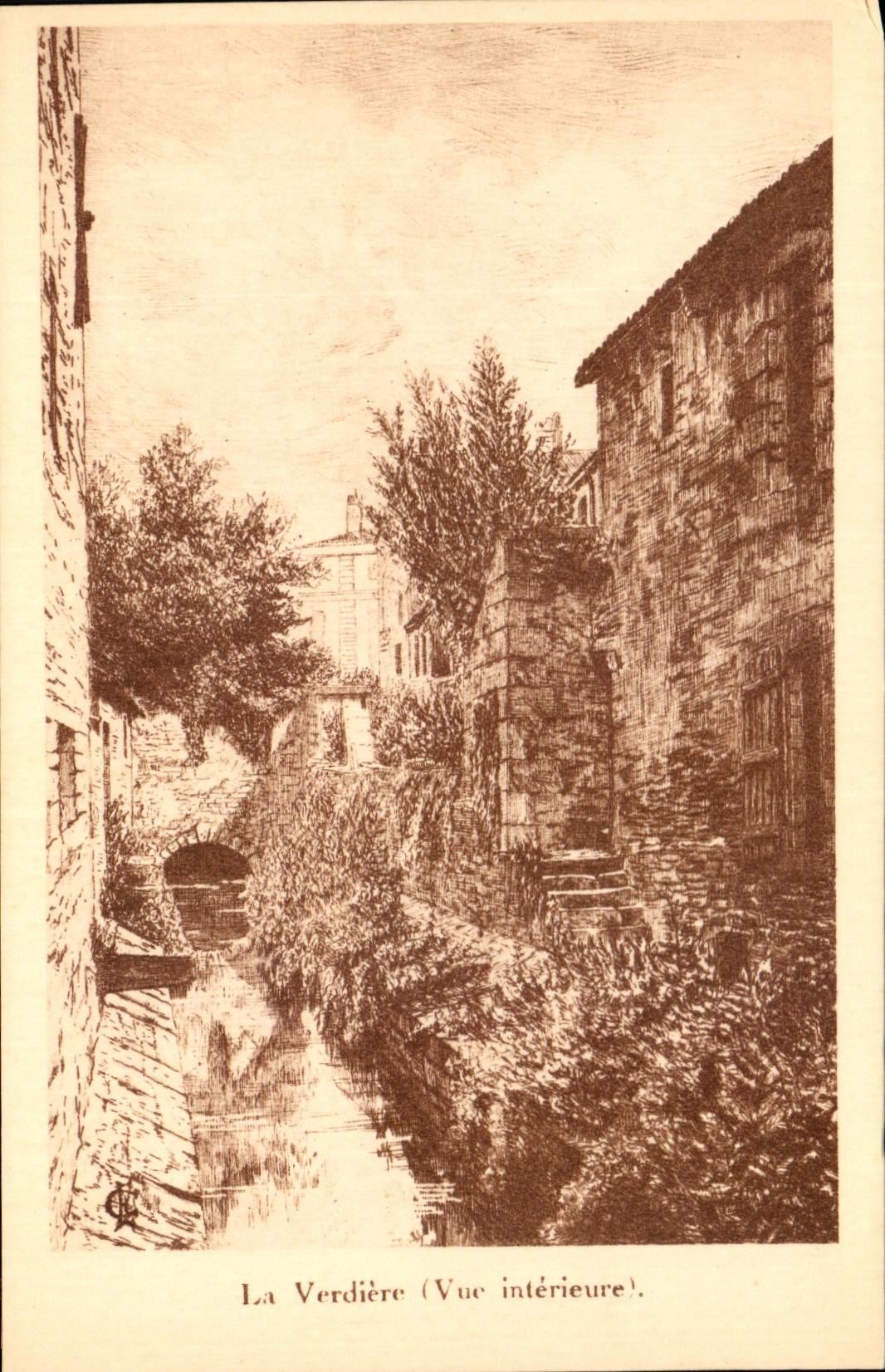 La Verdière (Vue intérieure) — vue d'un canal entre bâtiments en pierre — Héliosada, éditeur