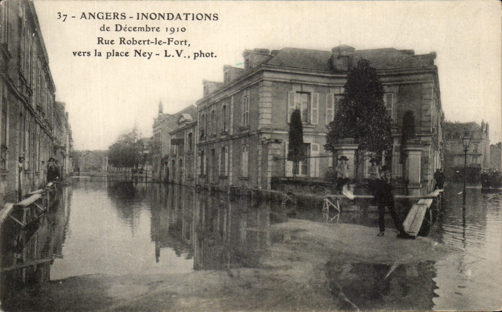 CPA Angers Inondations de Decembre 1910 Rue Robert Vers la Place Ney 