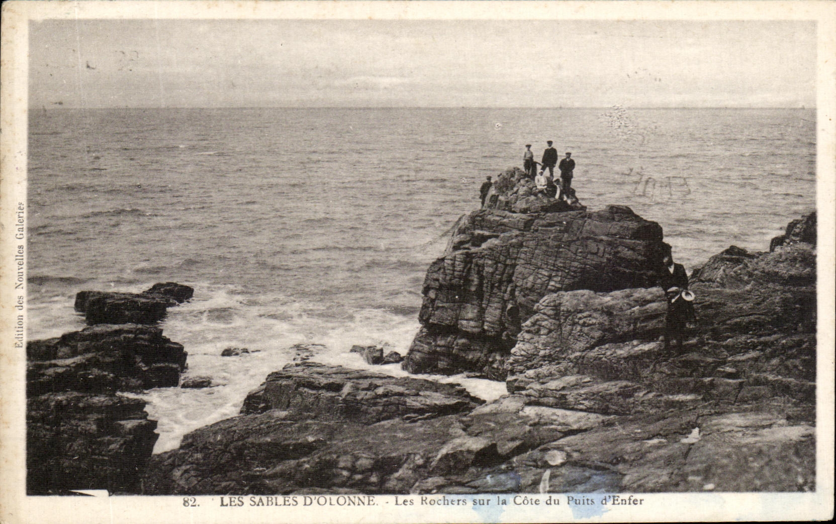 Les Sables-d'Olonne - Les Rochers sur la Côte du Puits d'Enfer — Édition des Nouvelles Galeries, n°82