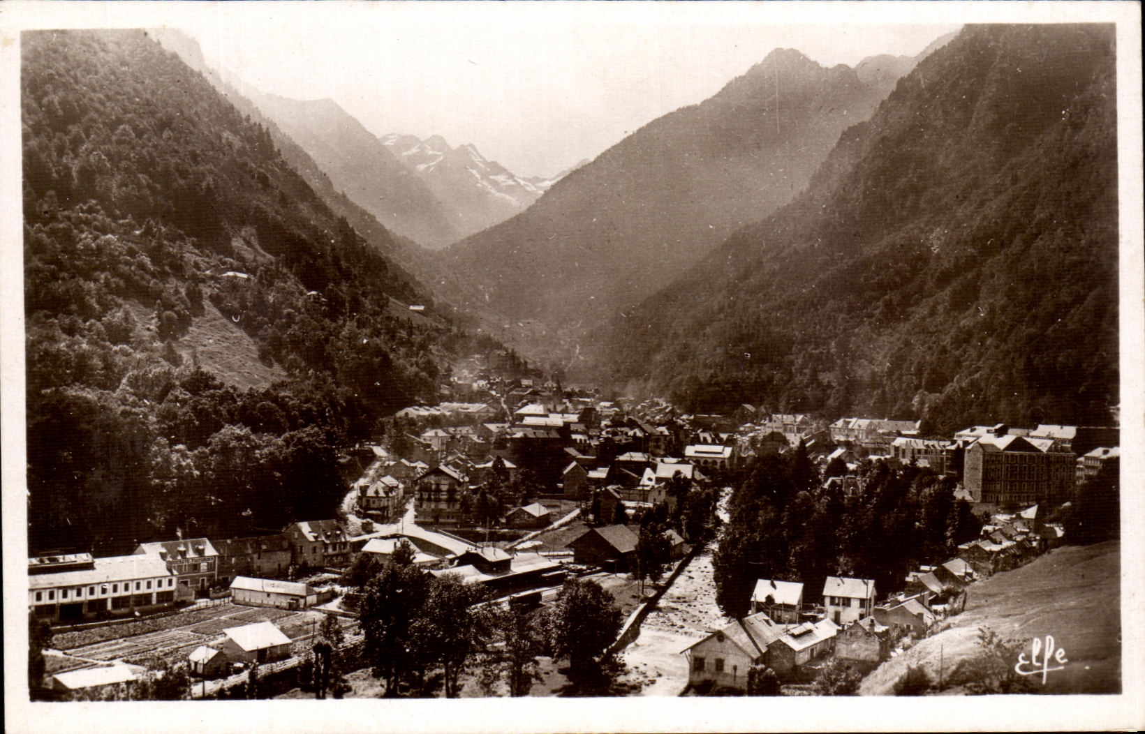 Cauterets — Vue générale sur la ville et fond de Lutour - L’Ardiden (2283 m) — Édition Labouche, Toulouse