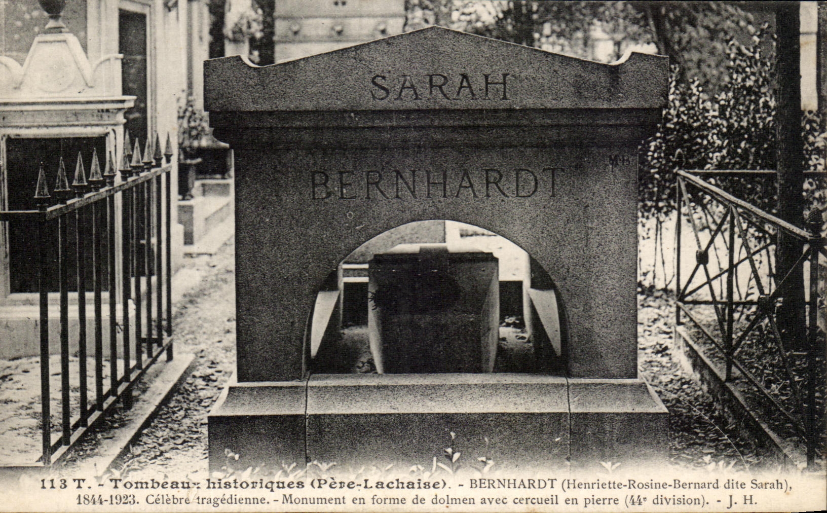 CPA Tombeau historique Sarah Bernhardt Celebre Tragedienne Paris