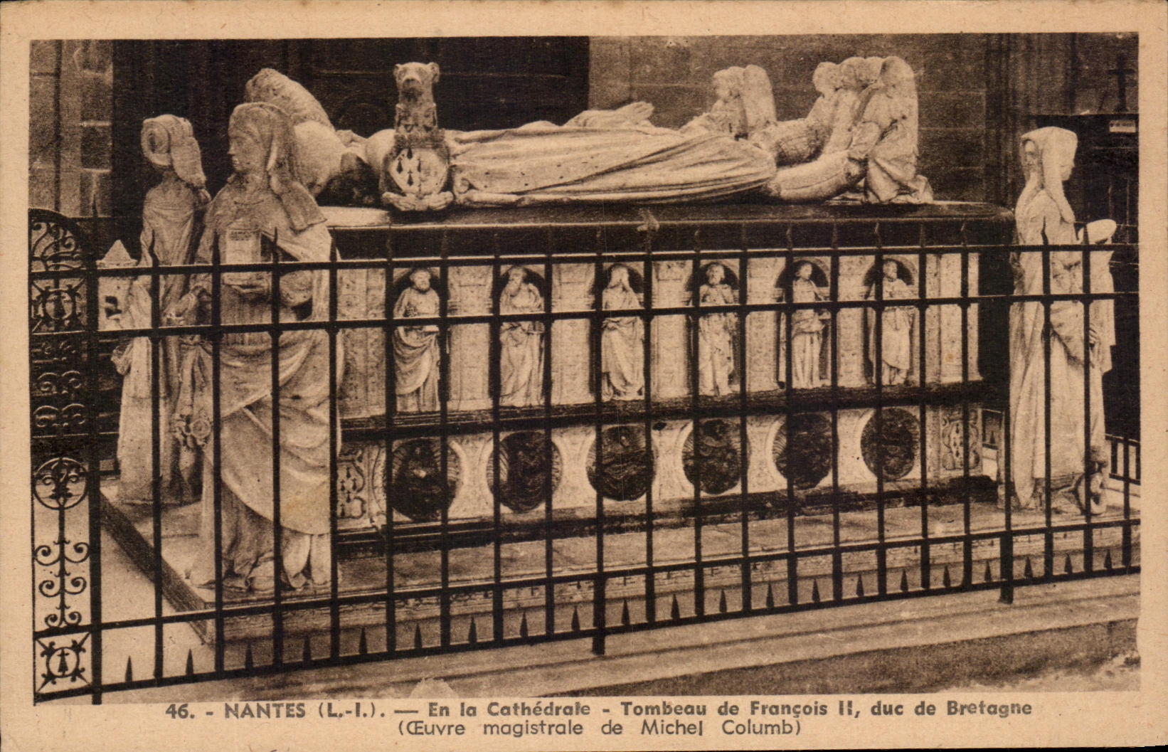 CPA Nantes En la Cathedrale Tombeau de Francois II Duc de Bretagne 