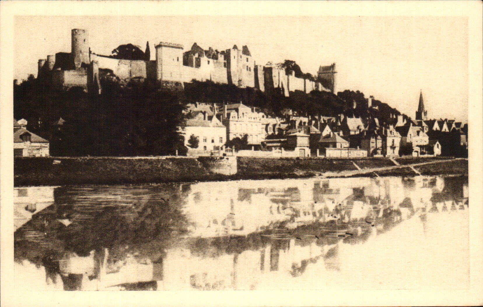 CPA Chinon Le Chateau Charles VII y recut Jeanne d'Arc